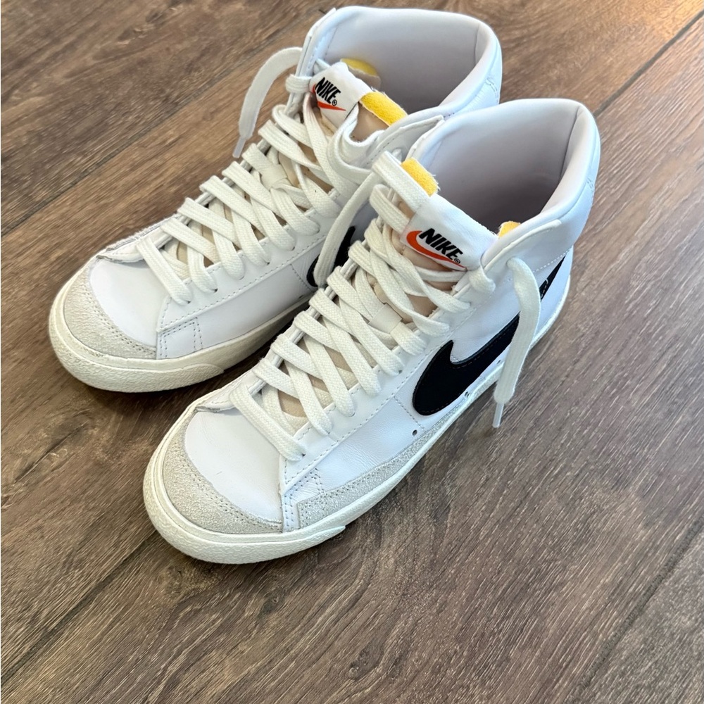 Nike Women's Blazer Mid 77 Sneakers